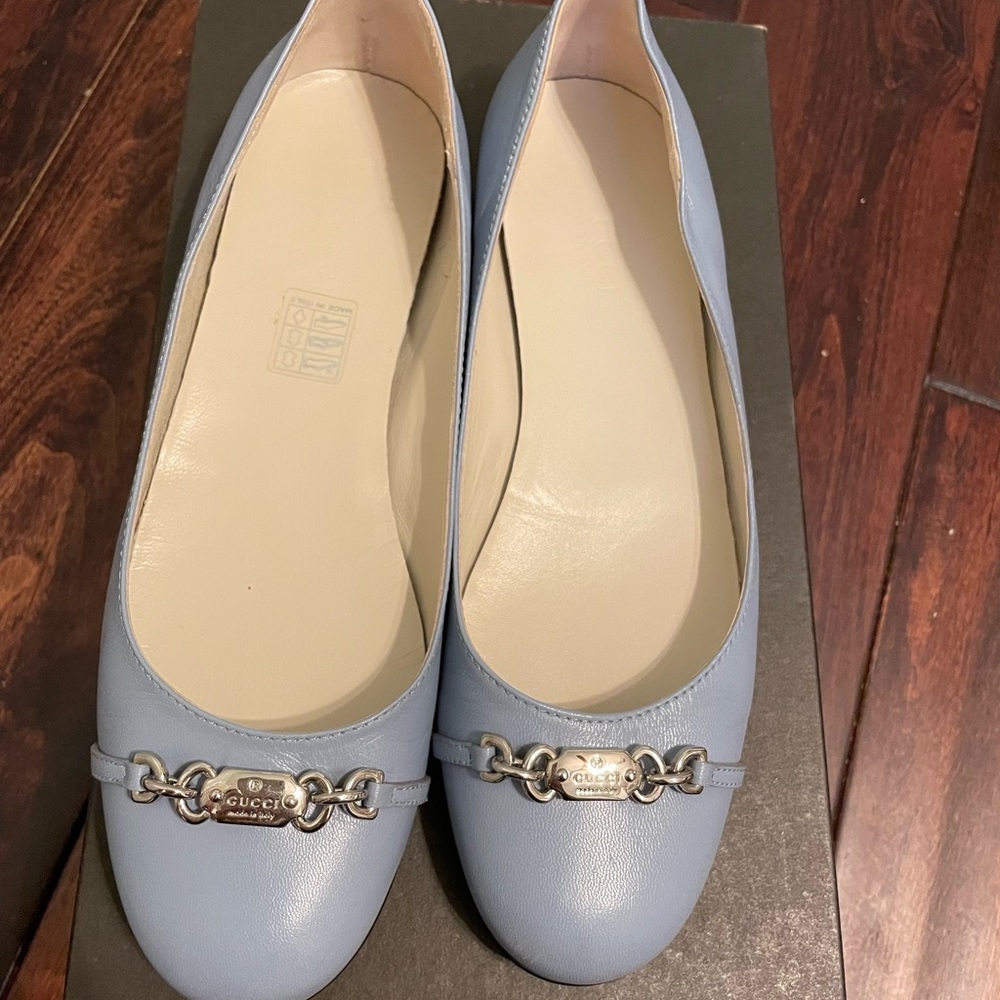 Gucci flat size 6